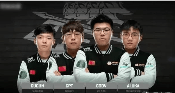 员方面具有 员方面具有